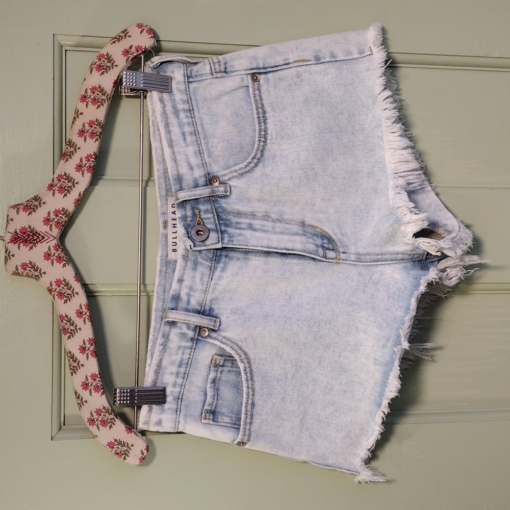 Women's Bullhead high rise lightwash short shorts size 3